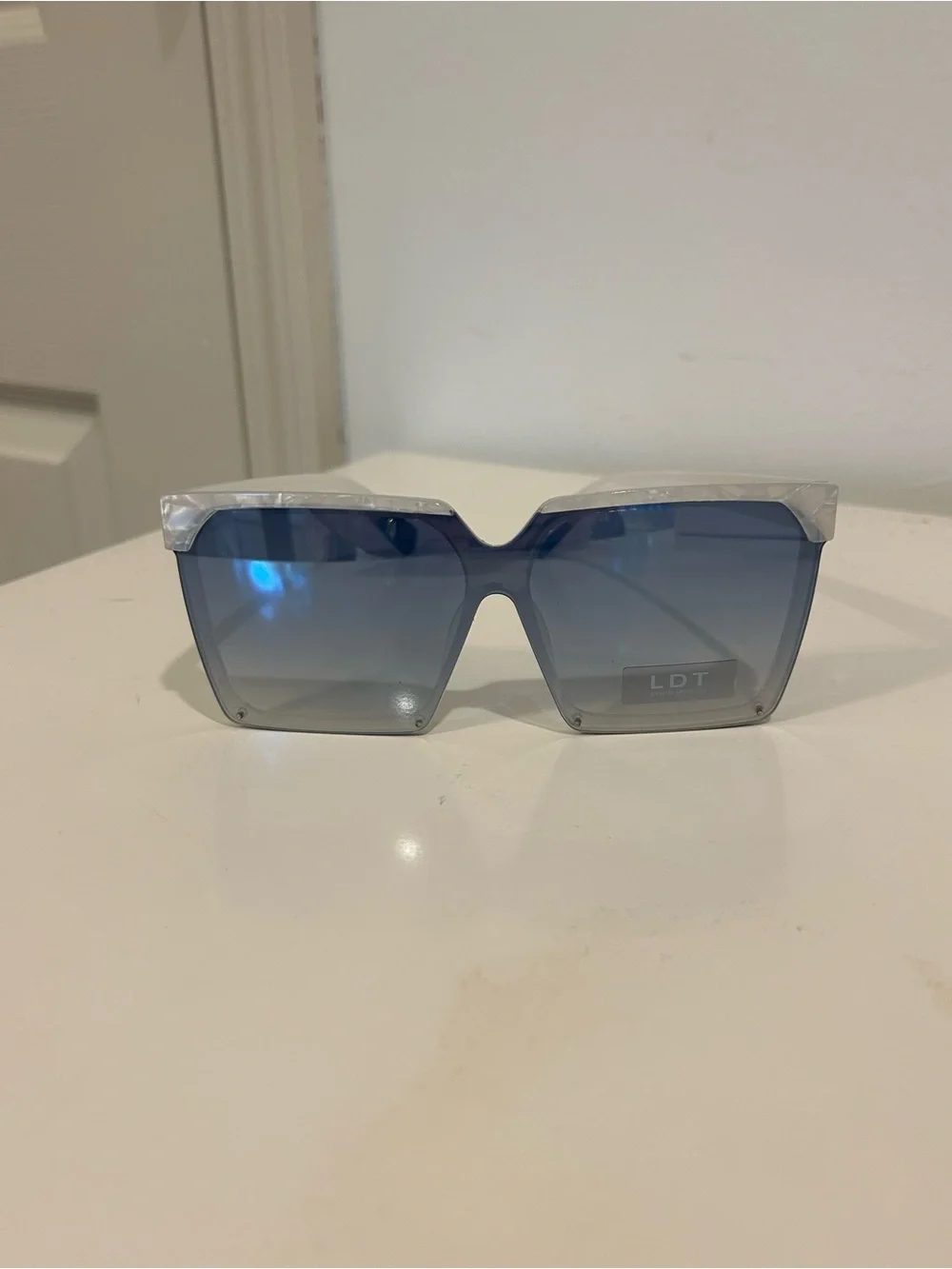 Modern Oversized Square Sunglasses in Blue Gradient